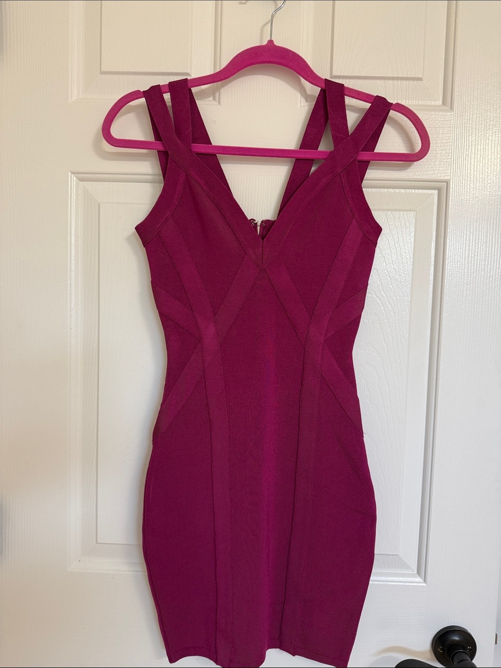 Guess Fuchsia Sleeveless V‑Neck Bandage Mini Dress